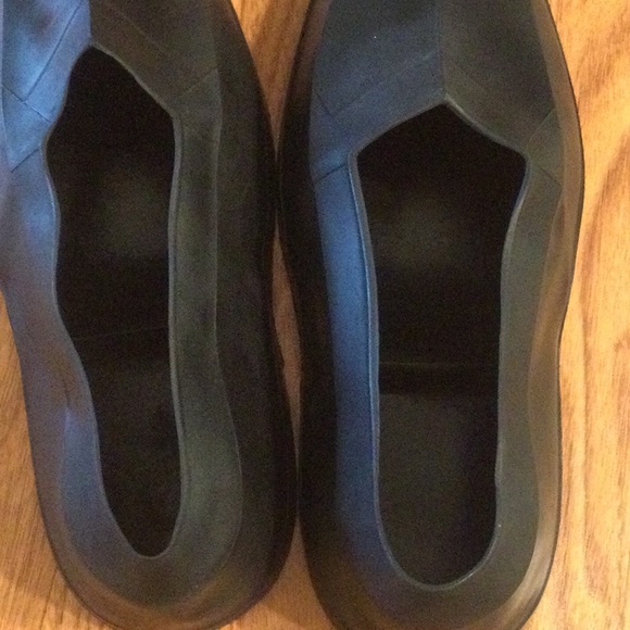 Rubber Slip On Covers for Dress Shoes - Picture 4 of 7